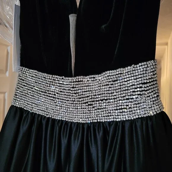 Jovani Satin Velvet Satin Gown Size 00 - Picture 6 of 10